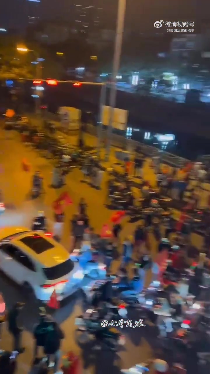 sofascore中文版下载-越南U23夺季军后：国内彻夜沸腾，深夜街头摩的穿梭，喇叭声轰鸣