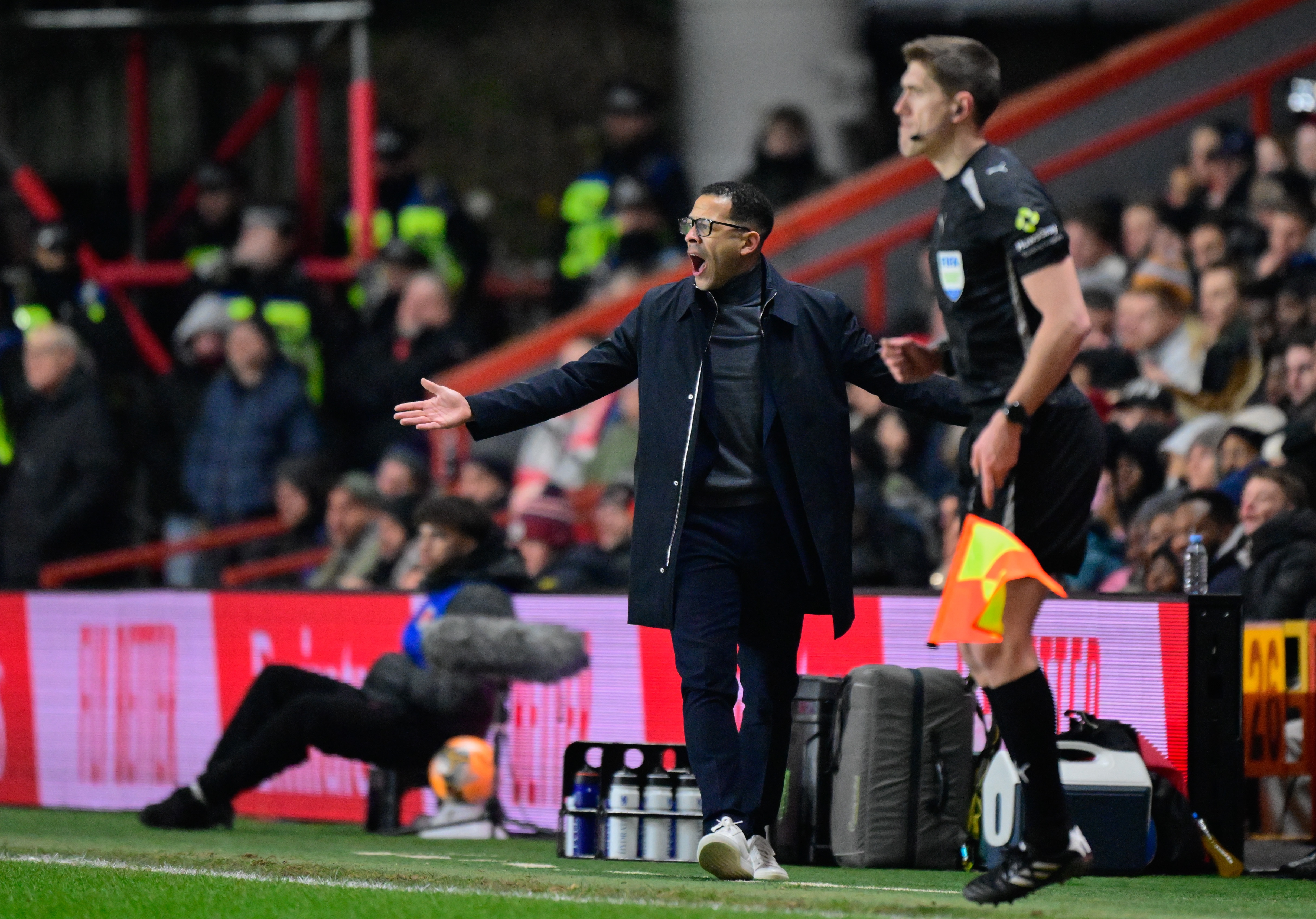 合同剩6年！记者：切尔西高层担忧罗塞尼尔能力，可能今夏换帅